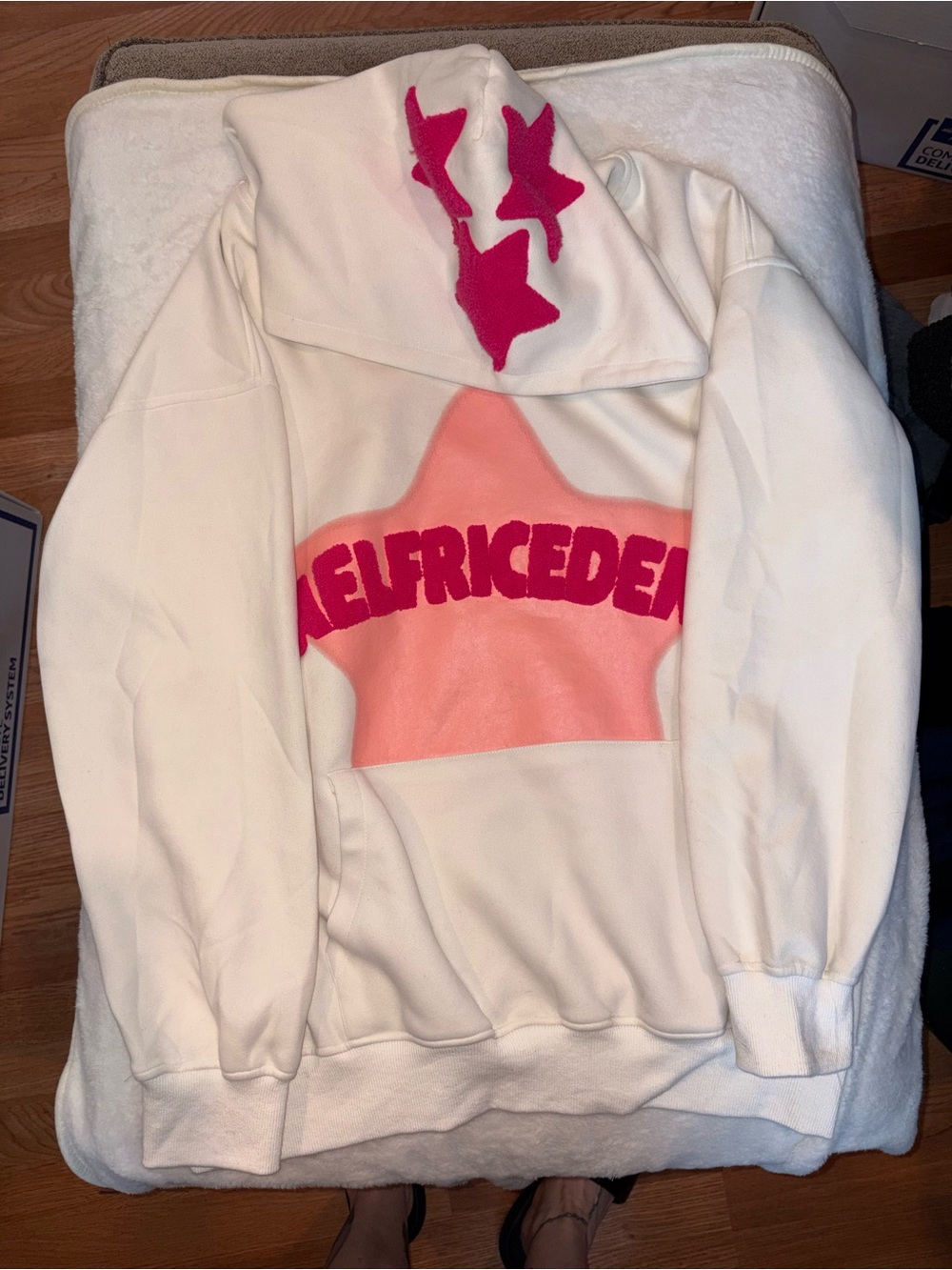 Aelfric Eden Cream Crewneck Sweatshirt with Branded Tag